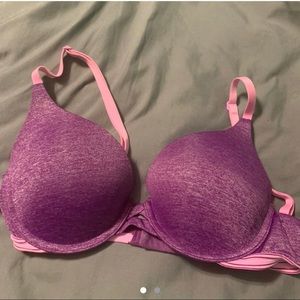 Victoria’s Secret t shirt bra 32C, mint condition.